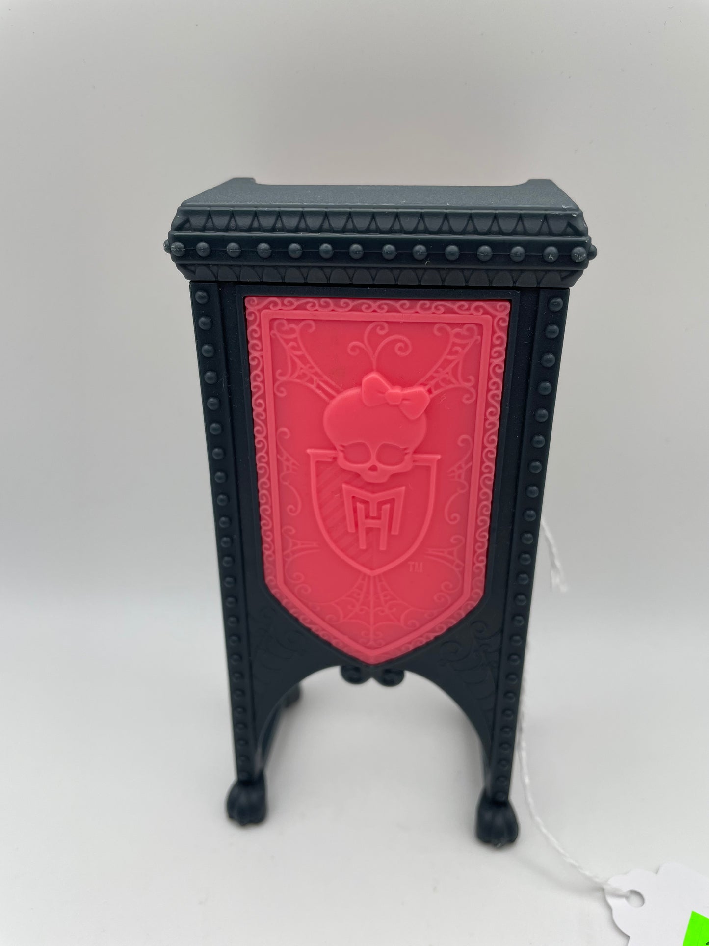 Monster High Deluxe School - Pink / Black Podium #102999