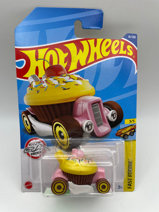 Hot Wheels - Fast Foodie #61 3/5 Sweet Driver Gold 2022 #103250