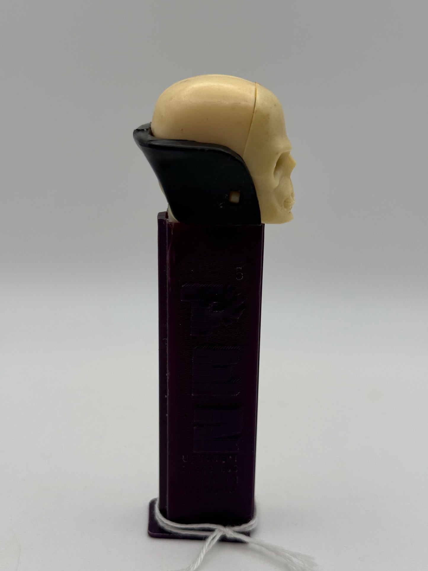 PEZ - Mfg Yugoslavia - Skull (No Tooth) 1970s #107533