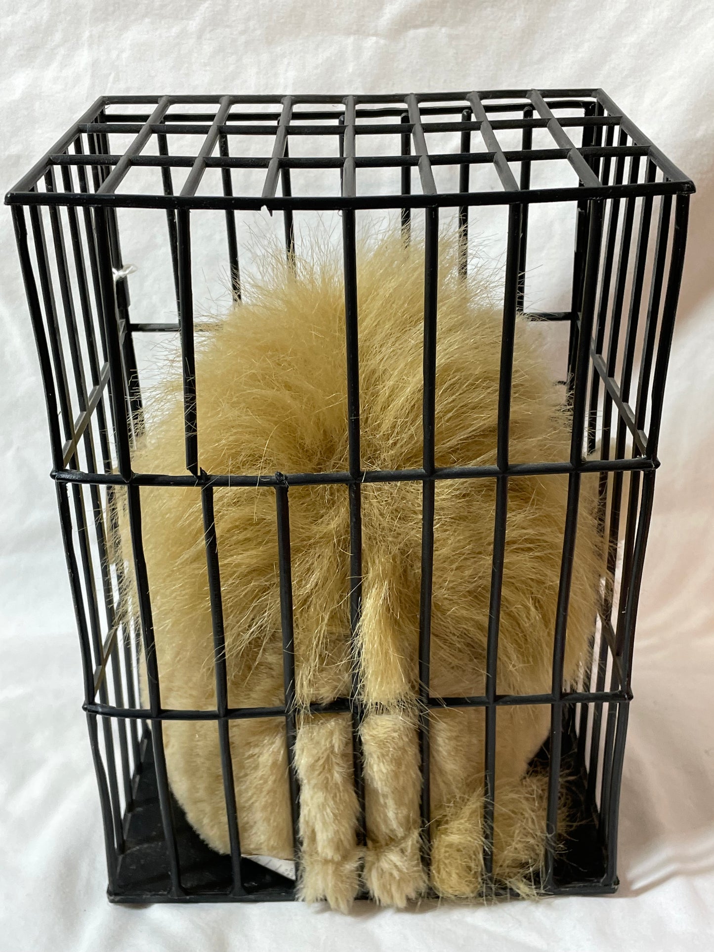 Singing Lion in cage 2000 #100130