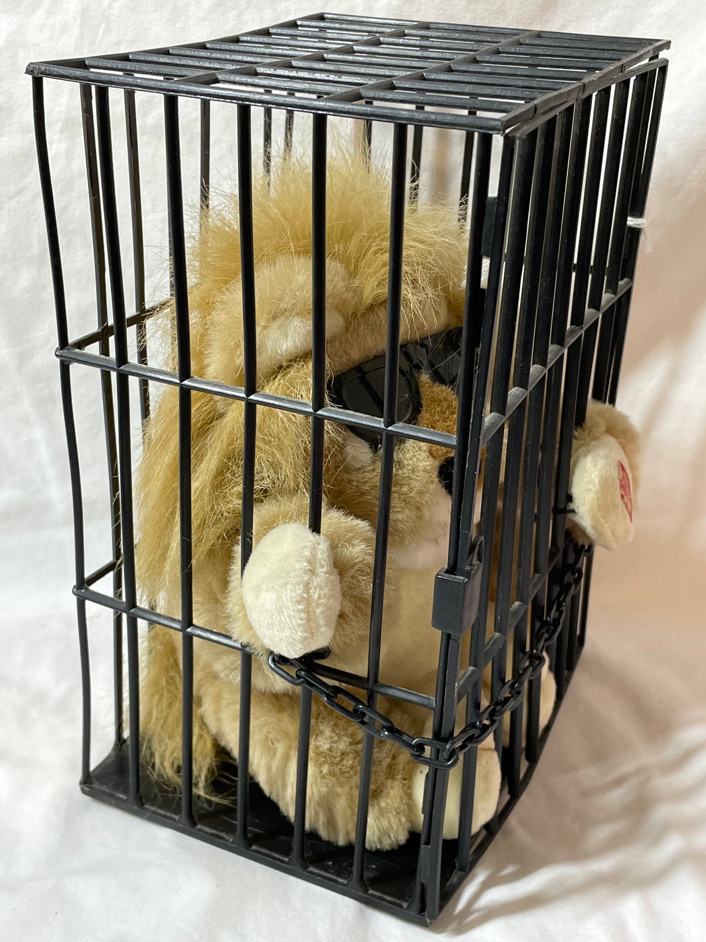 Singing Lion in cage 2000 #100130