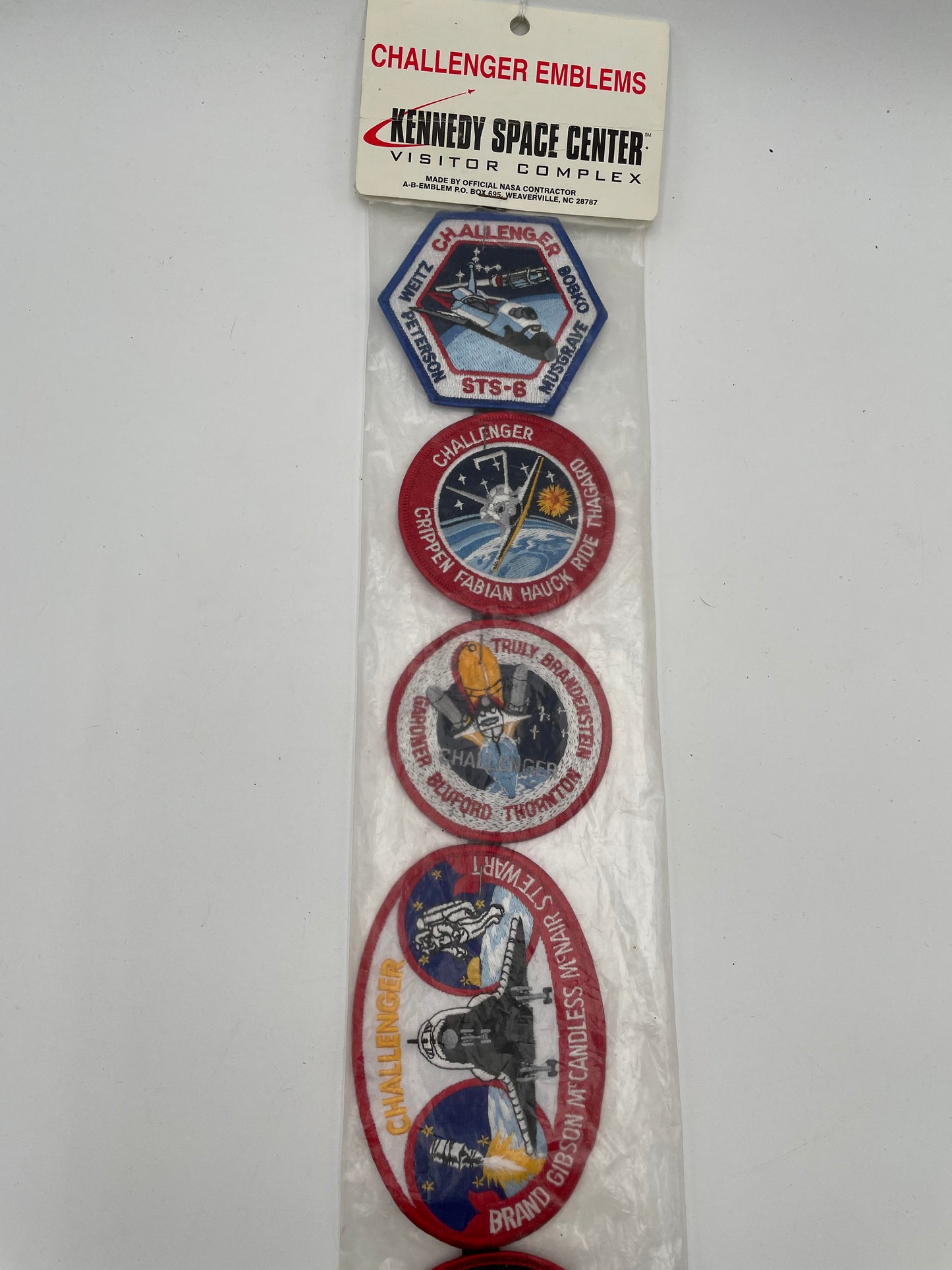 Kennedy Space Center - 10 Flights Challenger Emblem Collection 1986 #103540