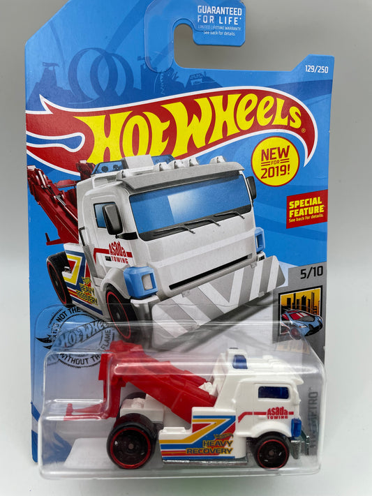 Hot Wheels - Metro #129 5/10 Heavy Hitcher White 2019 #103135