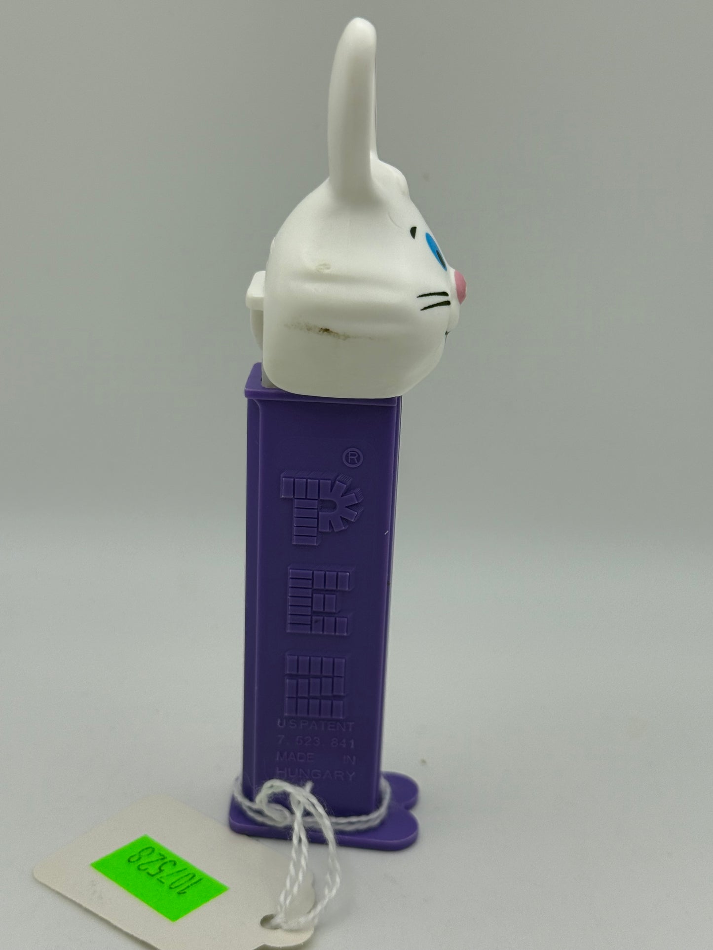 PEZ - Mfg Hungary - White Bunny 1998 #107528