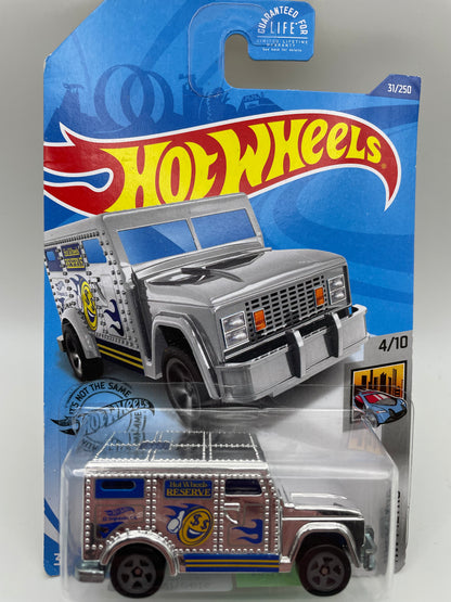 Hot Wheels - Metro #31 4/10 Armored Truck Chrome 2020 #103133