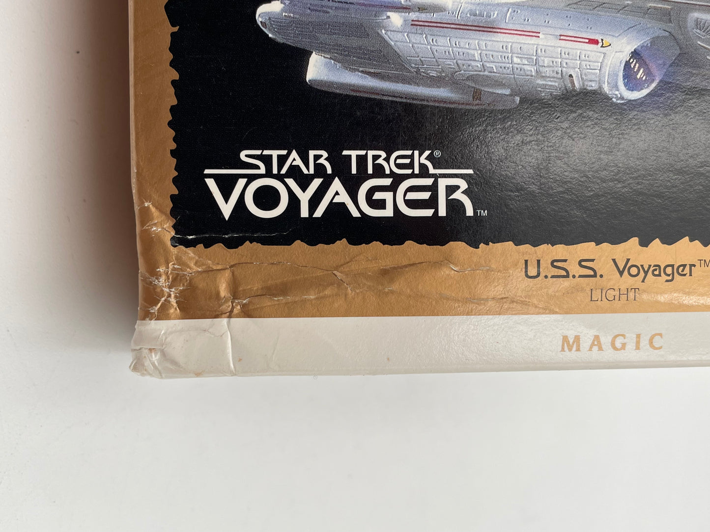 Star Trek - Hallmark Ornament - USS Voyager 1996 #104515