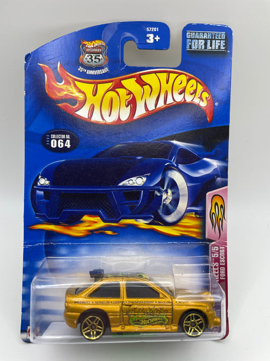 Hot Wheels - Flamin’ Hot Wheels - #064 5/5 Ford Escort Gold 2002 #103110