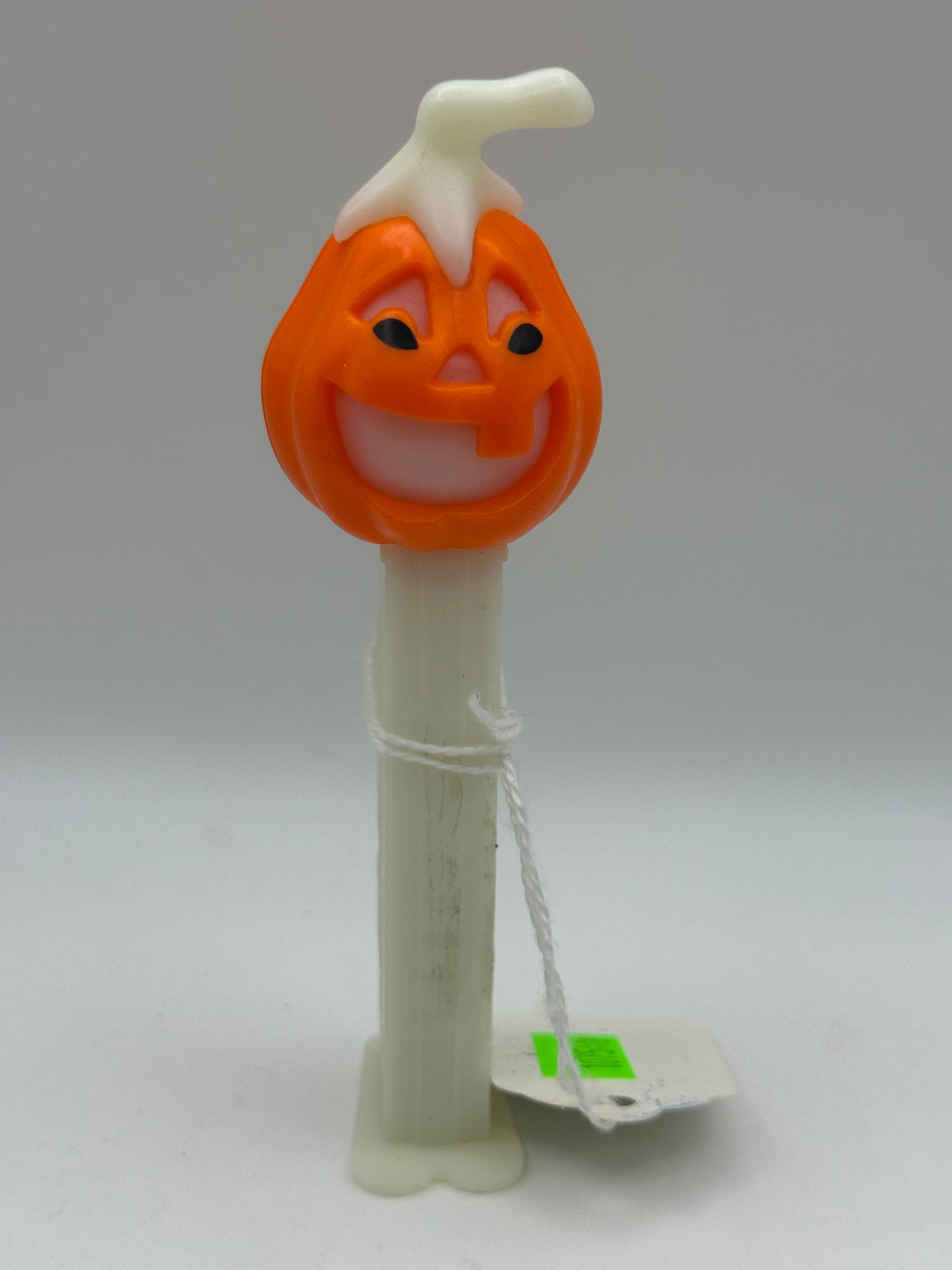 PEZ - Mfg Hungary - Glow in the Dark Pumpkin 2003 #107540