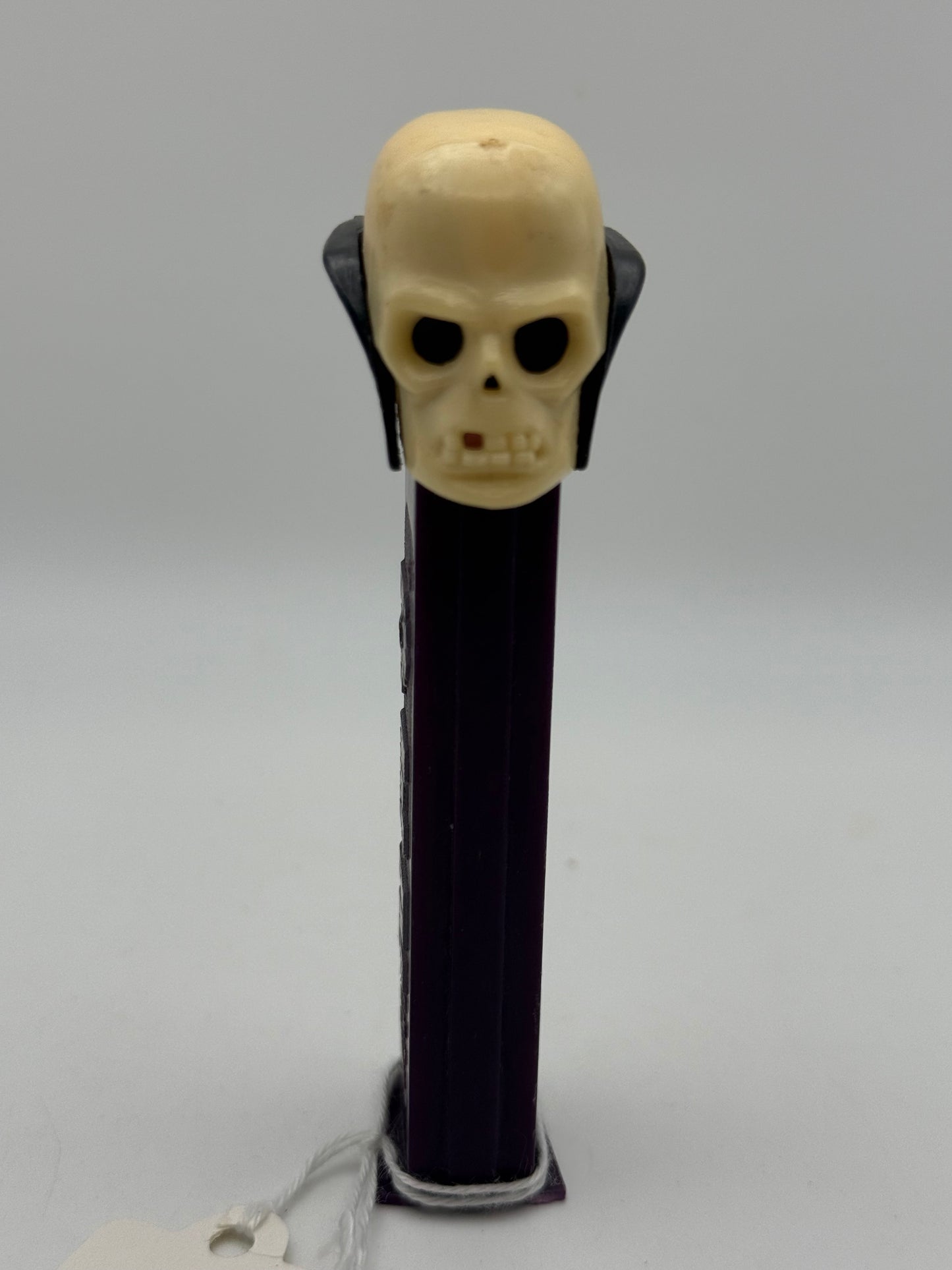 PEZ - Mfg Yugoslavia - Skull (No Tooth) 1970s #107533