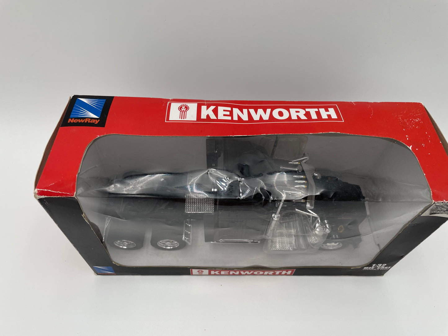Kenworth - Long Hauler Semi 1:32 - 2002 #102704