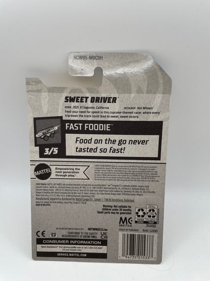 Hot Wheels - Fast Foodie #61 3/5 Sweet Driver White 2022 #103249