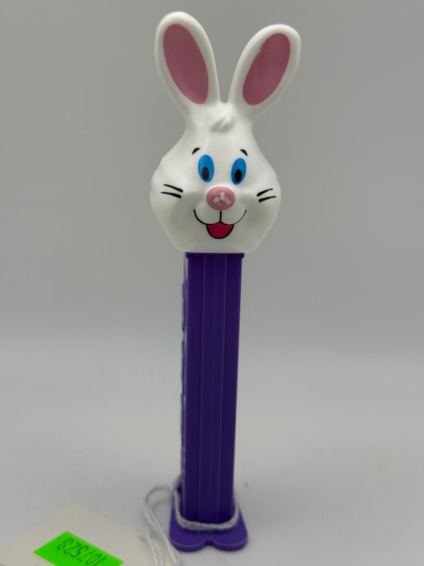 PEZ - Mfg Hungary - White Bunny 1998 #107528