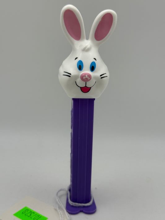 PEZ - Mfg Hungary - White Bunny 1998 #107528
