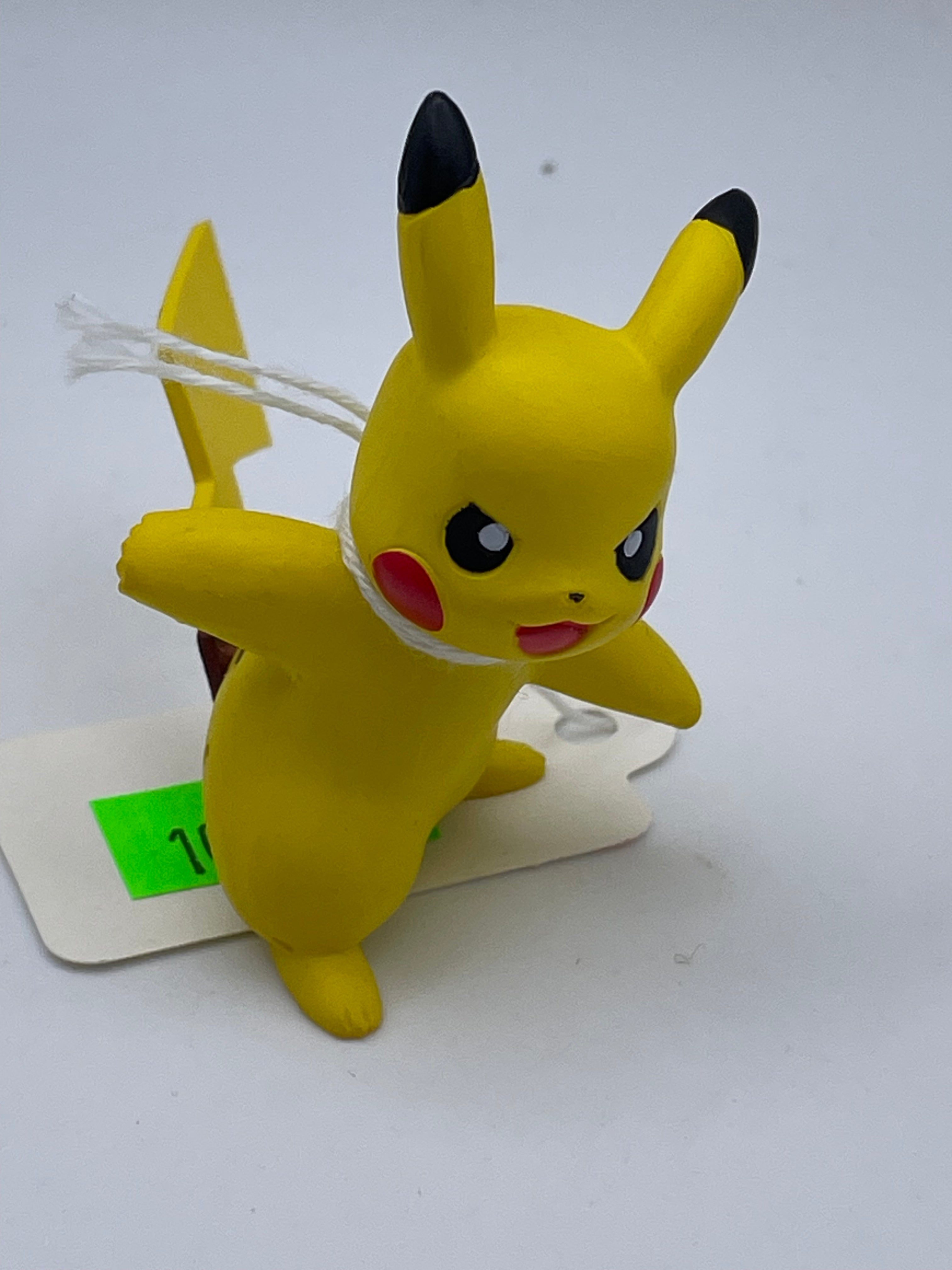 Pokémon - Pikachu Figure #101647 – Bird n’ Squirrel